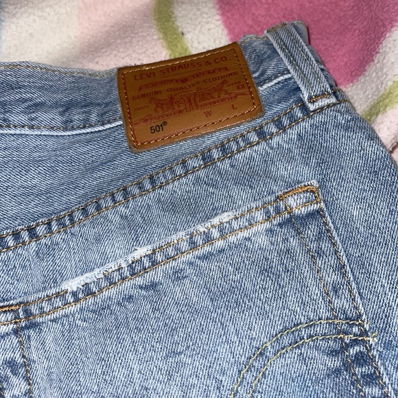 Free People // Levi’s 501 Cutoff Shorts🌛 - Picture 11 of 13